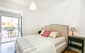 Belem! Charming 2 Bedroom Apartment W Terrace, Wifi & Free Street Parking